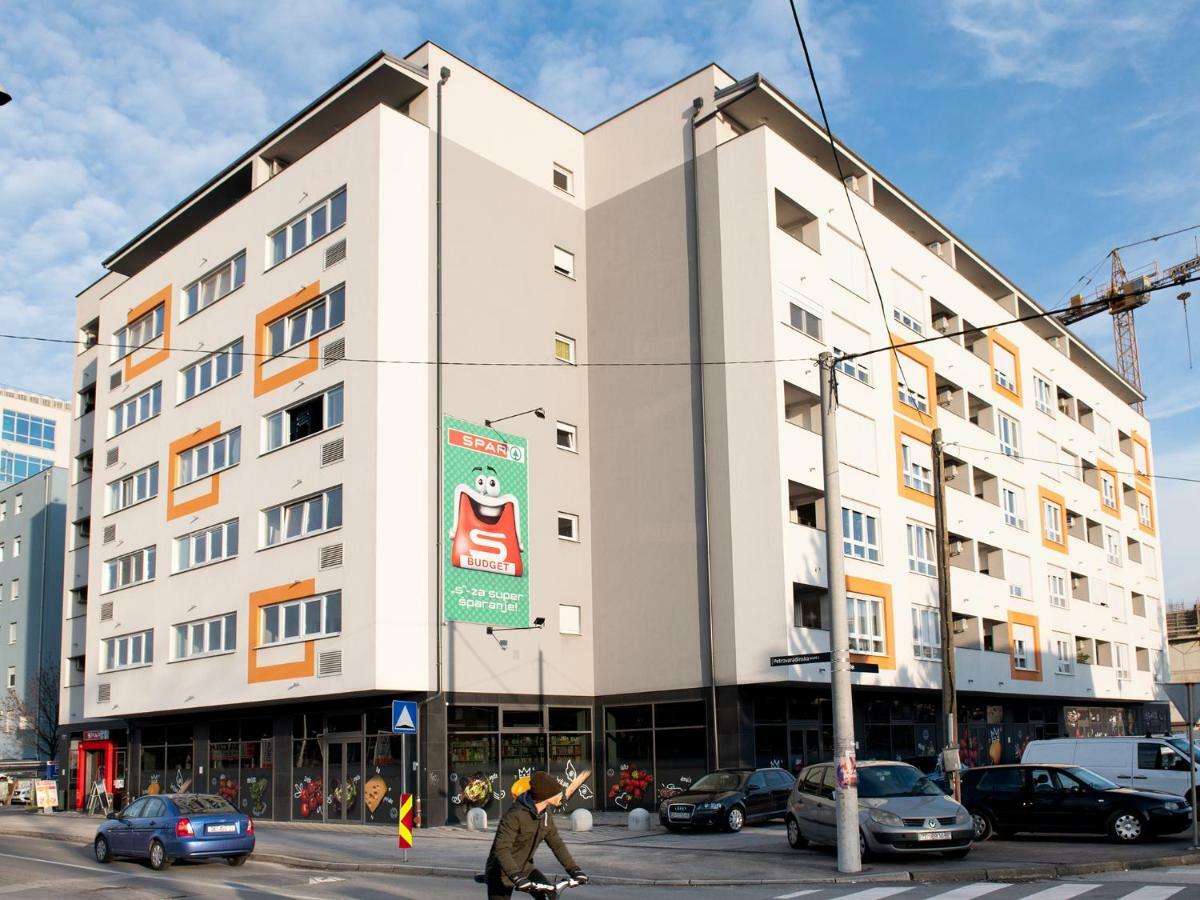 Flexible Selfcheckins 7 - Zagreb - Garage - Electric Vehicle Ccharger - Loggia - New - Luxury - Apartments Repinc 7 المظهر الخارجي الصورة